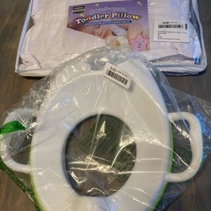 NWT Toddler Bundle Potty Seat & Pillows